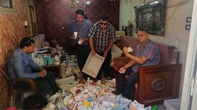 ضبط أدوية بشرية مُنتهية الصلاحية داخل مخزن تابع لسلسلة صيدليات شهيرة بالفيوم (صور)