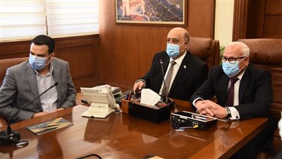 محافظ بورسعيد ورئيس هيئة التعاونيات يستعرضان المخطط التفصيلي لمشروعات الإسكان التعاوني للشباب 
