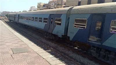 عودة حركة القطارات بمحطة بنها لطبيعتها بعد توقفها لمدة ساعة (فيديو وصور) 