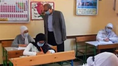 تعليم بورسعيد: امتحان الإنجليزي للشهادة الإعدادية دون صعوبات أو مشكلات (صور) 