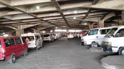 انسياب حركة السيارات بموقف بنها العمومي بعد تكدس حادث القطار (صور) 