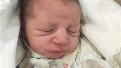 العثور على طفل رضيع بجوار مصنع في شبرا الخيمة (صور) 