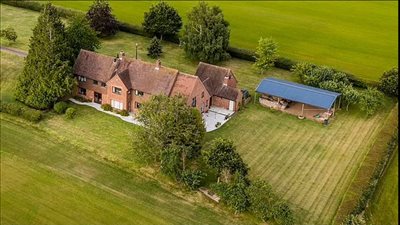  بريطاني يقتل زوجته ويضعها داخل خزان للصرف الصحي لمدة 37 عامًا