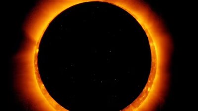 تفاصيل تعرض الأرض لكسوف شمسي نادر غدًا