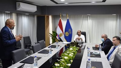 محافظ أسوان: عرض مشروعات الأكاديمية العربية لإدراجها ضمن الرؤية الشاملة للتطوير والتحديث 