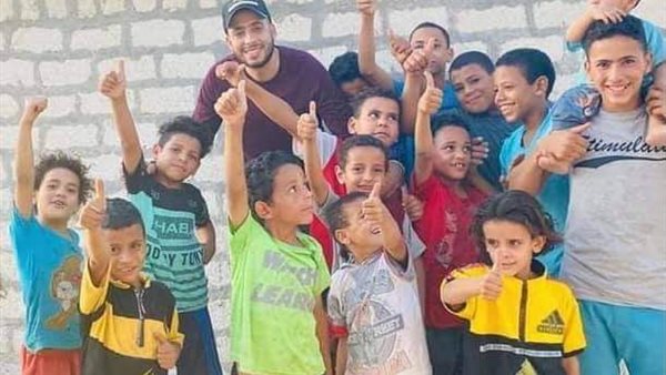 صورة عصام السقا أمام