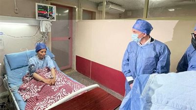 زوج يتبرع لزوجته بفص كبده في مستشفيات جامعة الزقازيق بالشرقية (صور)