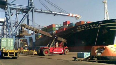 جمارك الدخيلة تضبط محاولة تصدير كمية من الرمال البيضاء