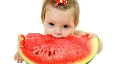  حماية فروة الرأس.. تعرف على فوائد فاكهة البطيخ للأطفال
