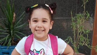 والدة الطفلة المرفوضة من المدرسة: الإدارة تواصلت معنا لحل المشكلة (خاص) 