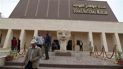 استفتاء شعبي على اختيار قطعة شهر يوليو بمتحف سوهاج القومي | صور