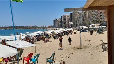رحلات اليوم الواحد تنعش شواطئ الإسكندرية