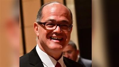 لا يطبق بأثر رجعي.. نائب رئيس جامعة عين شمس يكشف ملابسات قرار تعميم التحول الرقمي (خاص)