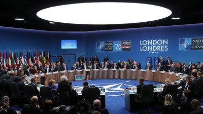 الرئيس الأوكراني يلتقي أمين عام حلف الناتو لمناقشة التطروات العسكرية مع روسيا 