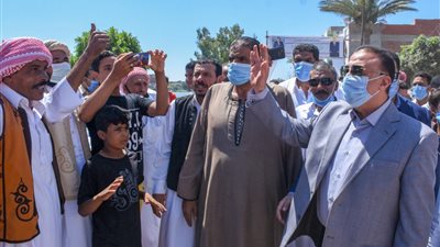 محافظ الإسكندرية يفتتح مشروع تطوير قرية 