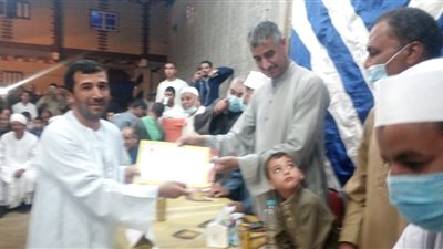 تكريم 80 من حفظة القرآن بالمسابقة السنوية في أولاد يحيى بسوهاج (صور)