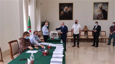 الجزائر.. انطلاق عملية الاقتراع في الانتخابات التشريعية الأولى منذ تنحي 