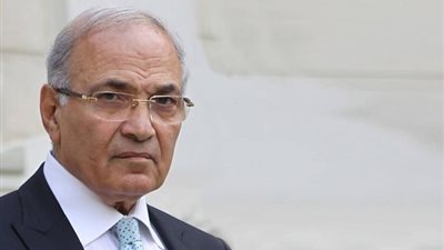 استدعوا الإسعاف.. تحسن الحالة الصحية للفريق أحمد شفيق بعد وعكة مفاجئة