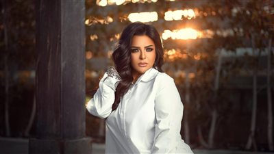 المطربة هدى: بيمر عليا وقت مش معايا مليم.. ومش بلاقي فلوس أدفع مصاريف مدرسة بنتي