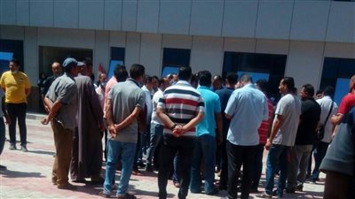 عمال شركة مياه الشرب بدمياط يفضون اعتصامهم انتظارا لاجتماع مجلس إدارة الشركة صباح الغد