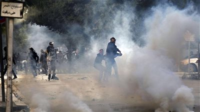 اشتباكات بين الأمن التونسي ومتظاهرين منددين بالاعتداء على شاب بالعاصمة