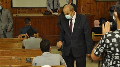 رئيس جامعة المنيا يتابع تطبيق إجراءات كورونا في لجان الامتحانات