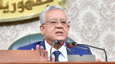 رئيس مجلس النواب عن استخدام نائب حزب النور كلمات أجنبية: قلبتوا إنجليزي ولا إيه؟