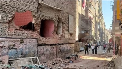 إزالة منزل بمدخل شارع مكة بالمطرية لتوسعة الطريق