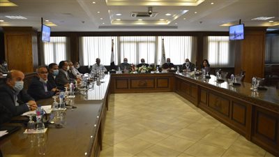 محافظ الجيزة يوجه بحصر المصارف والترع لدراسة إدراجها في المشروع القومي للتبطين