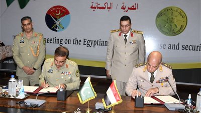 وزير الدفاع يلتقي رئيس هيئة الأركان المشتركة الباكستانية خلال زيارته إلى مصر (صور)