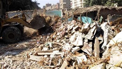 محافظ القاهرة يتابع أعمال إزالة 55 عشة ومنزلا بمنطقة التوفيقية بالمطرية