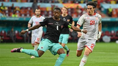 ألابا يعترض على اللعب في مركز المدافع في مدريد