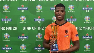 دومفريس يفوز بجائزة رجل مباراة هولندا وأوكرانيا