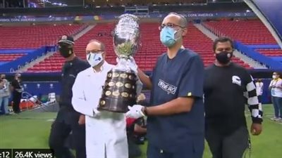 لافتة طيبة تجاه الأطباء في مباراة البرازيل وفنزويلا 