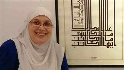 بعد حصولها على جائزة ملتقى القاهرة للخط العربي.. إيمان إبراهيم تهدي الفوز لروح والدها