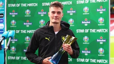 باتريك شيك رجل مُباراة التشيك واسكتلندا