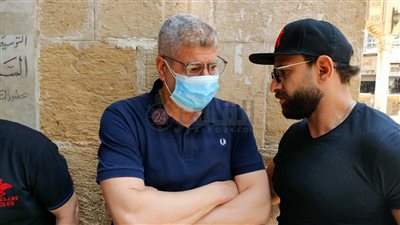 نجوم الكرة وأعضاء نادي طنطا يؤازرون أحمد شوبير خلال تشييع جنازة شقيقه (صور)