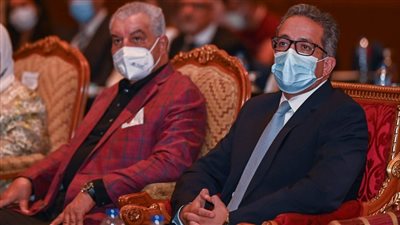 وزير السياحة يشهد توقيع عقد تطوير عروض 