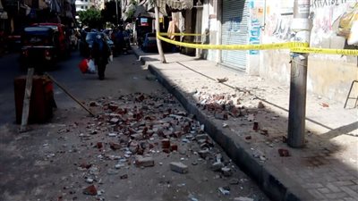 نيابة الإسكندرية تعاين حادث انهيار أجزاء من عقار وتطلب الملف الخاص به