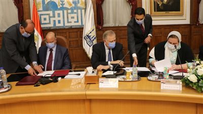 محافظ القاهرة يوقع عقد شراء أرض مُلاك الكويت بمثلث ماسبيرو (صور)