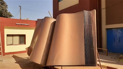 الانتهاء من وضع مجسم تمثال 