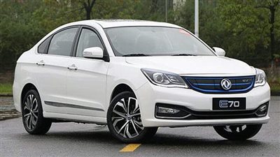 وزير قطاع الأعمال يعلن بدء التشغيل التجريبي لـ12 سيارة كهربائية من شركة النصر