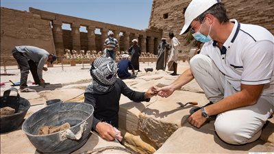مصدر بالآثار: بدء أعمال التنقيب حول البوابة الجنوبية لكشك طهارقة في الكرنك (خاص)