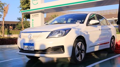 وزير قطاع الأعمال يكشف طريقة حجز سيارة النصر الكهربائية