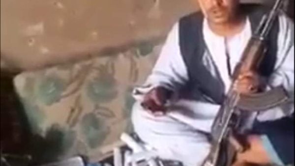 الشاب مروج المخدرات