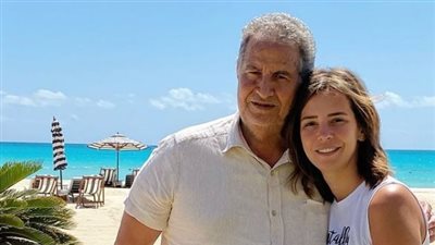 أول تعليق من إيمان العاصي بعد وفاة والدها (صورة)