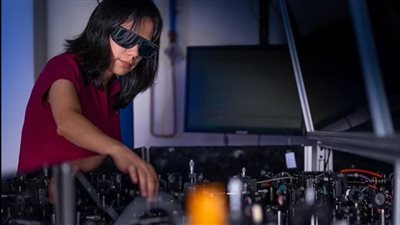 العلماء يختبرون تقنية جديدة أرق من شعر الإنسان تساعد على الرؤية في الظلام (صور)