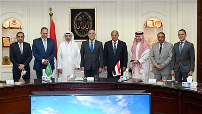 وزير الإسكان يدعو رجال أعمال سعوديين لاستغلال الفرص الاستثمارية في مصر 