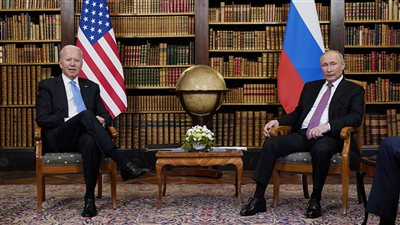 4 محطات رئيسة في لقاء الرئيس الأمريكي ونظيره الروسي