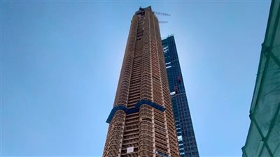 وزير الإسكان يشهد آخر أعمال إنشاء الهيكل الخرساني بالبرج الأيقوني (فيديو)